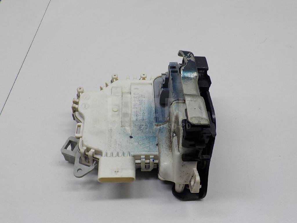 Замок двери задней левой