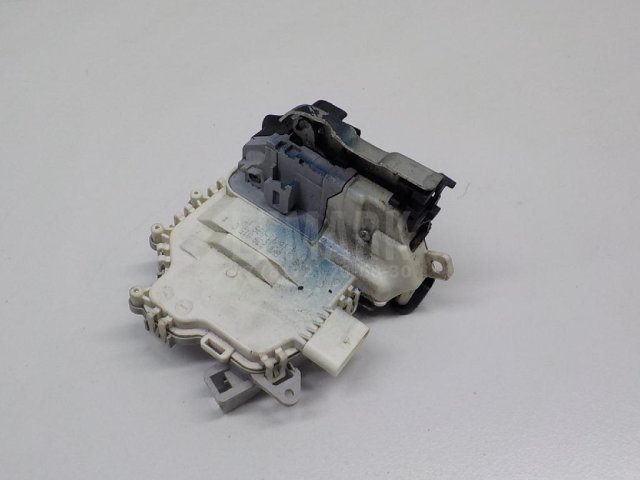 Замок двери задней левой