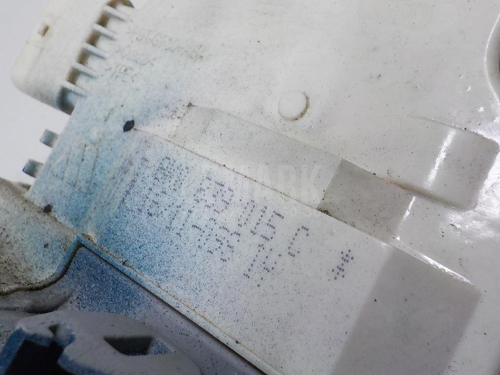 Замок двери задней левой