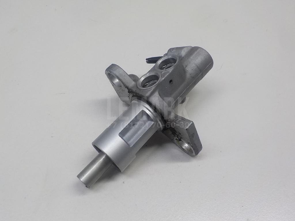 Цилиндр тормозной главный