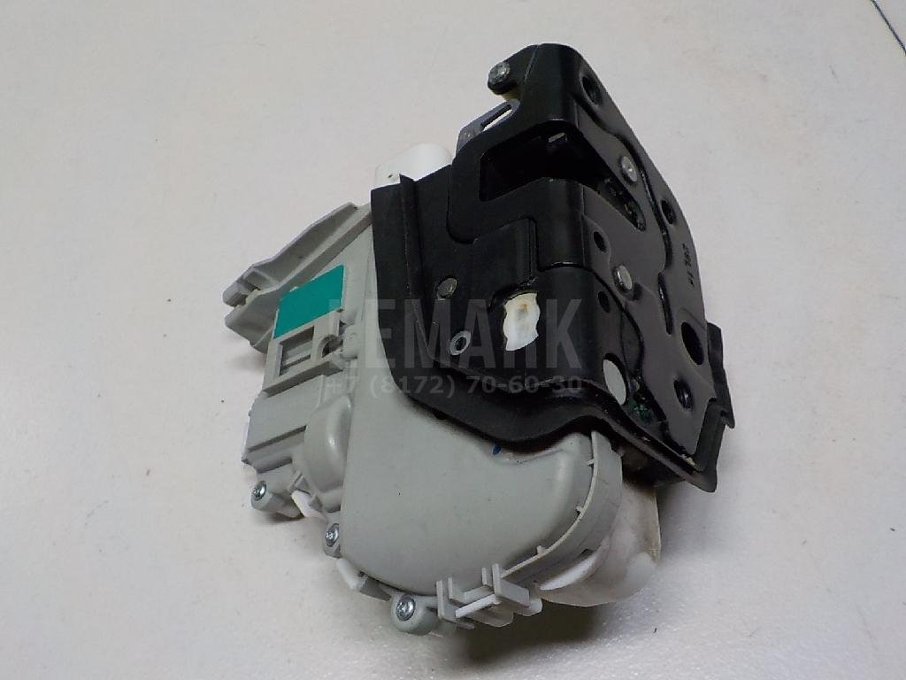 Замок двери передней левой