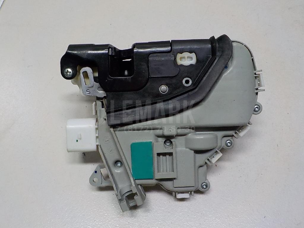 Замок двери передней левой