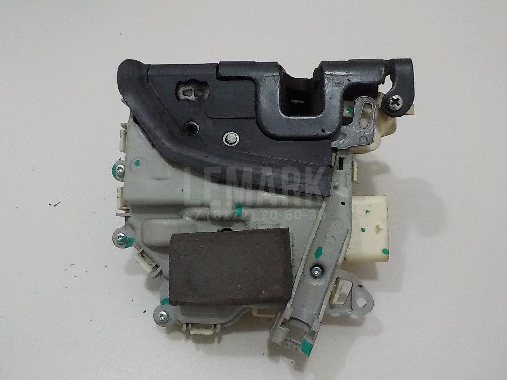 Замок двери передней правой