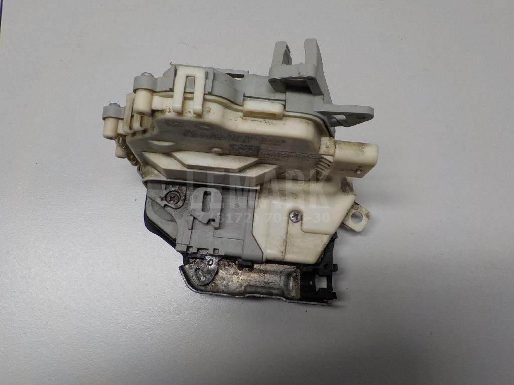 Замок двери передней правой