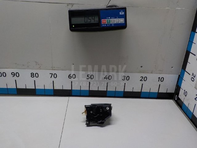 Замок двери передней правой