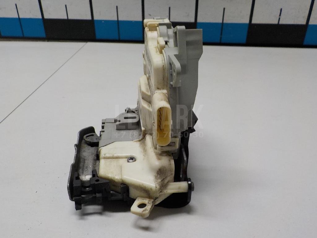 Замок двери передней правой