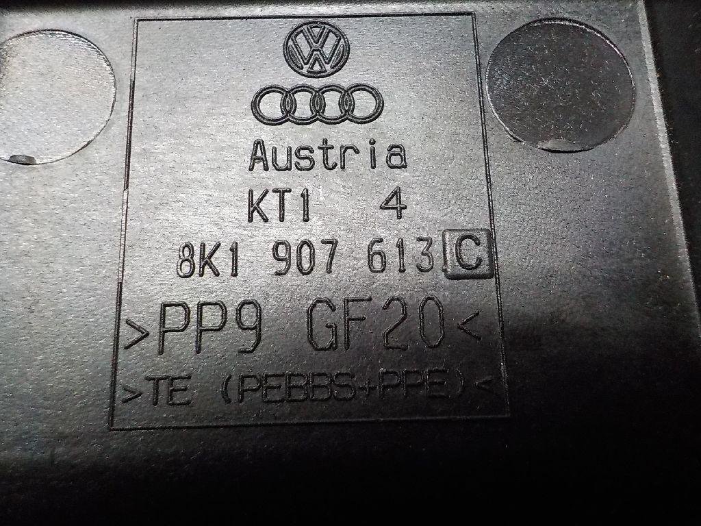 Крышка блока предохранителей