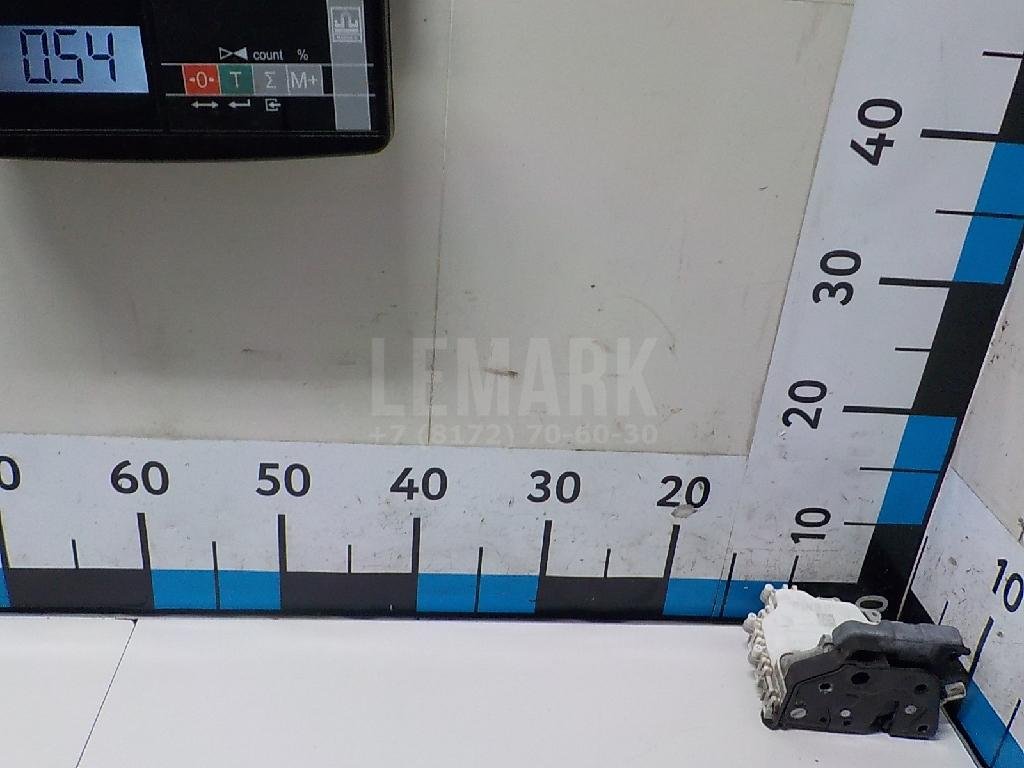 Замок двери передней правой