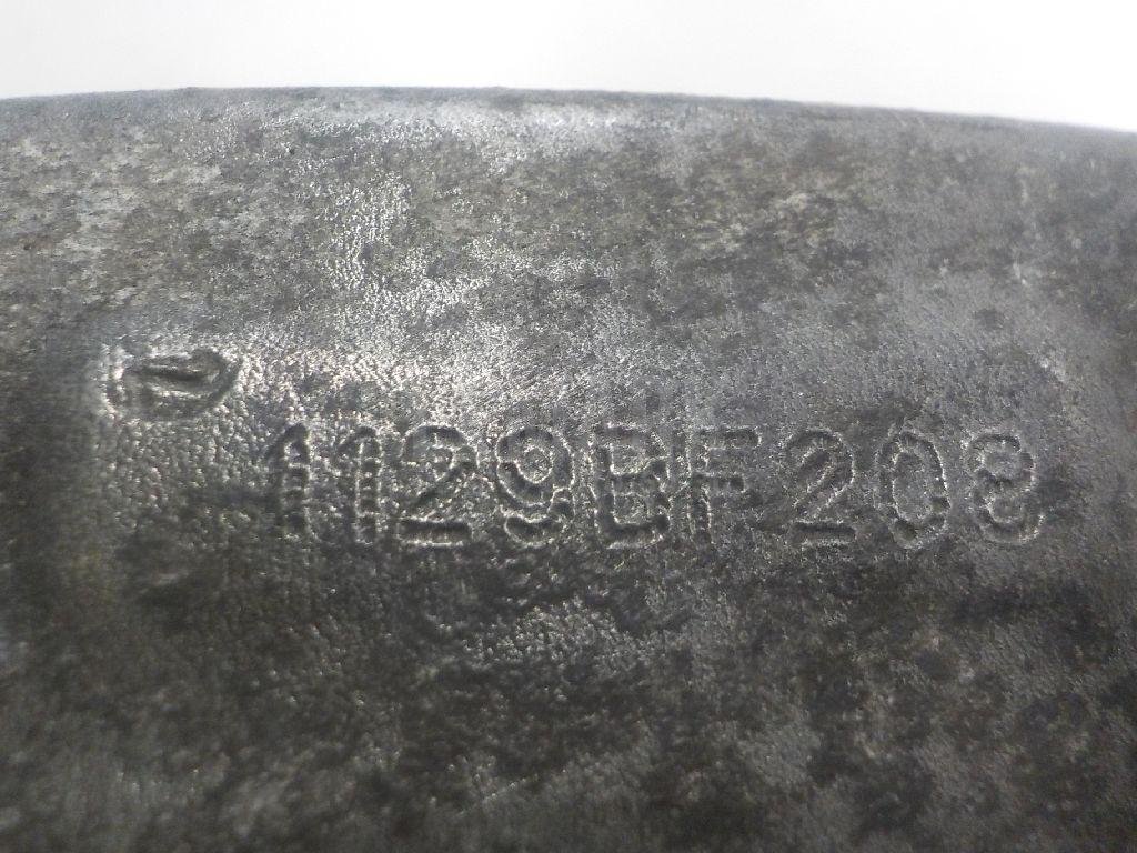 Кулак поворотный передний левый