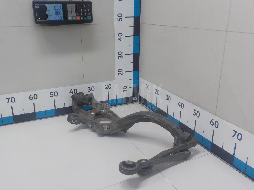 Кулак поворотный передний левый