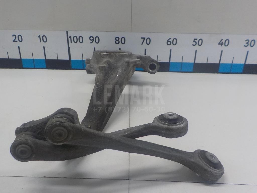 Кулак поворотный передний левый