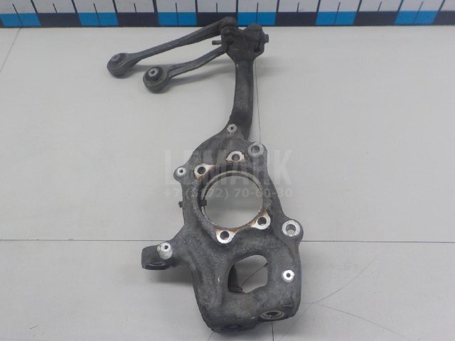 Кулак поворотный передний левый