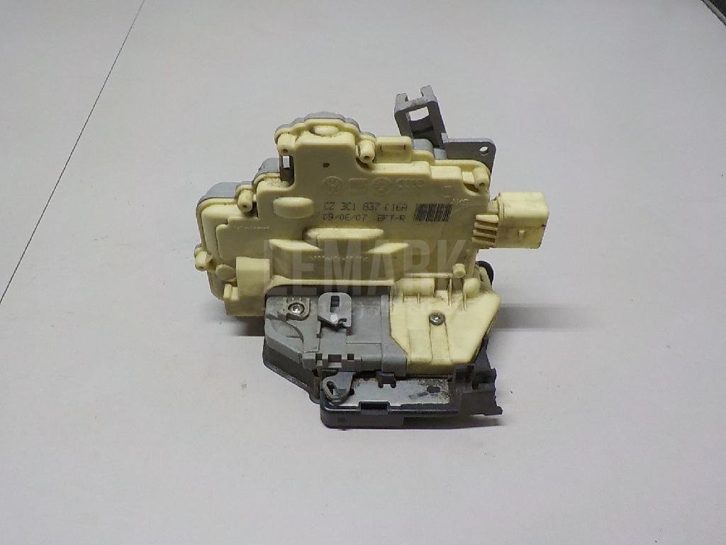 Замок двери передней правой