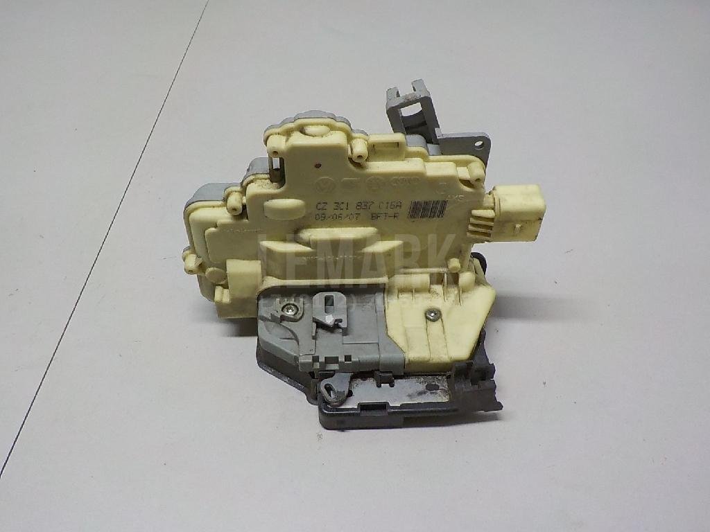 Замок двери передней правой