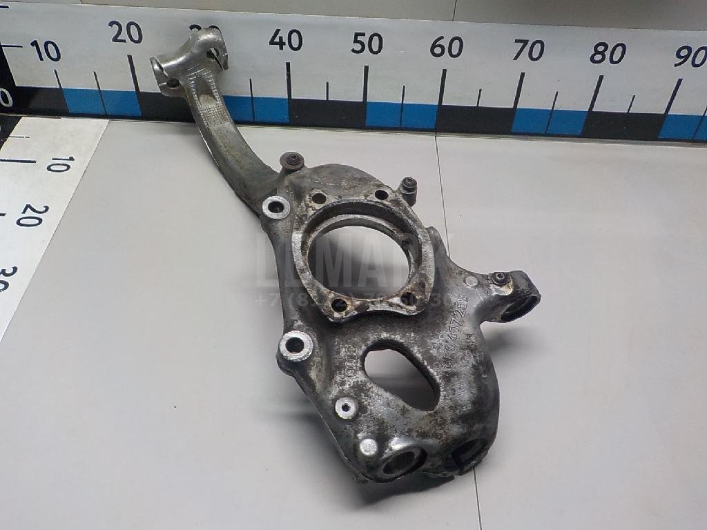 Кулак поворотный передний правый