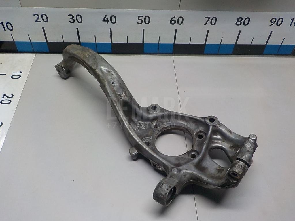 Кулак поворотный передний правый