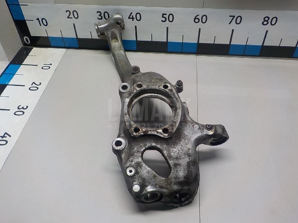 Кулак поворотный передний правый