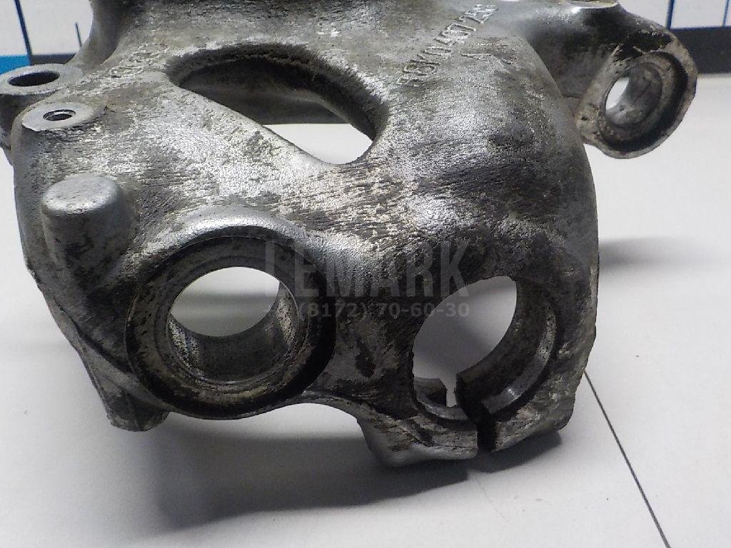 Кулак поворотный передний правый