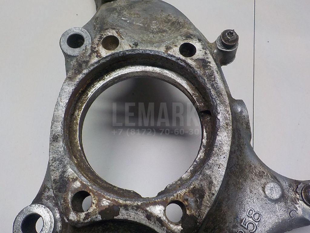 Кулак поворотный передний правый