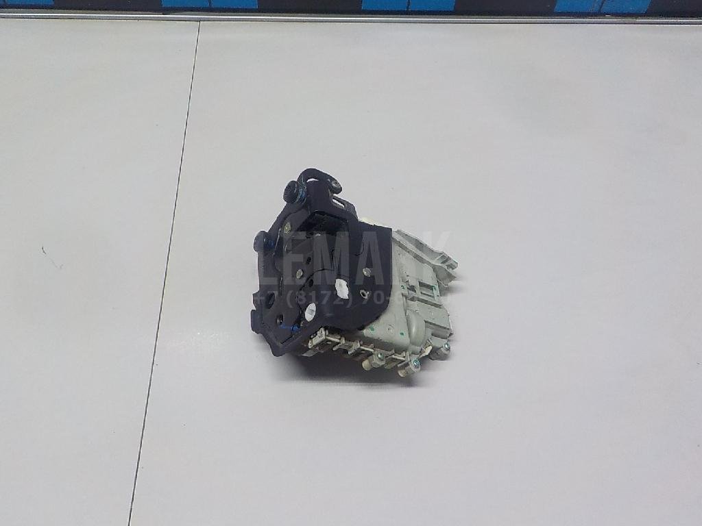 Замок двери передней правой