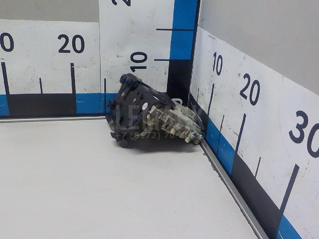 Замок двери передней правой