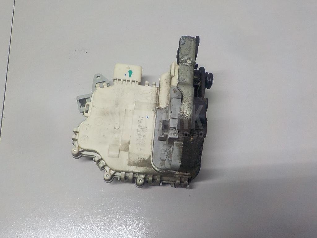 Замок двери передней правой