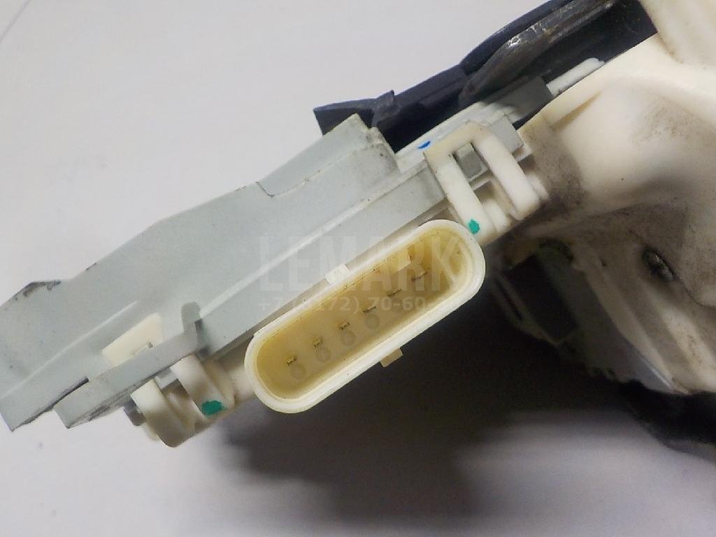 Замок двери передней правой