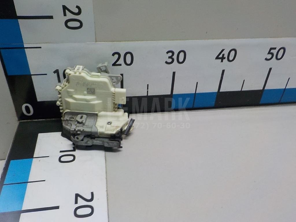 Замок двери передней правой