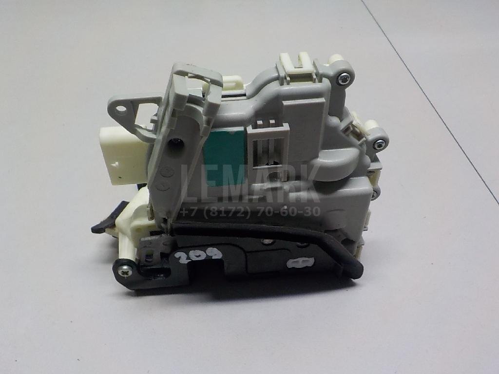 Замок двери передней правой