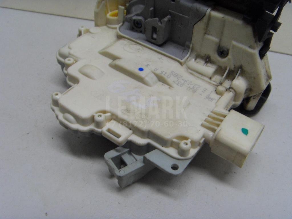 Замок двери передней левой