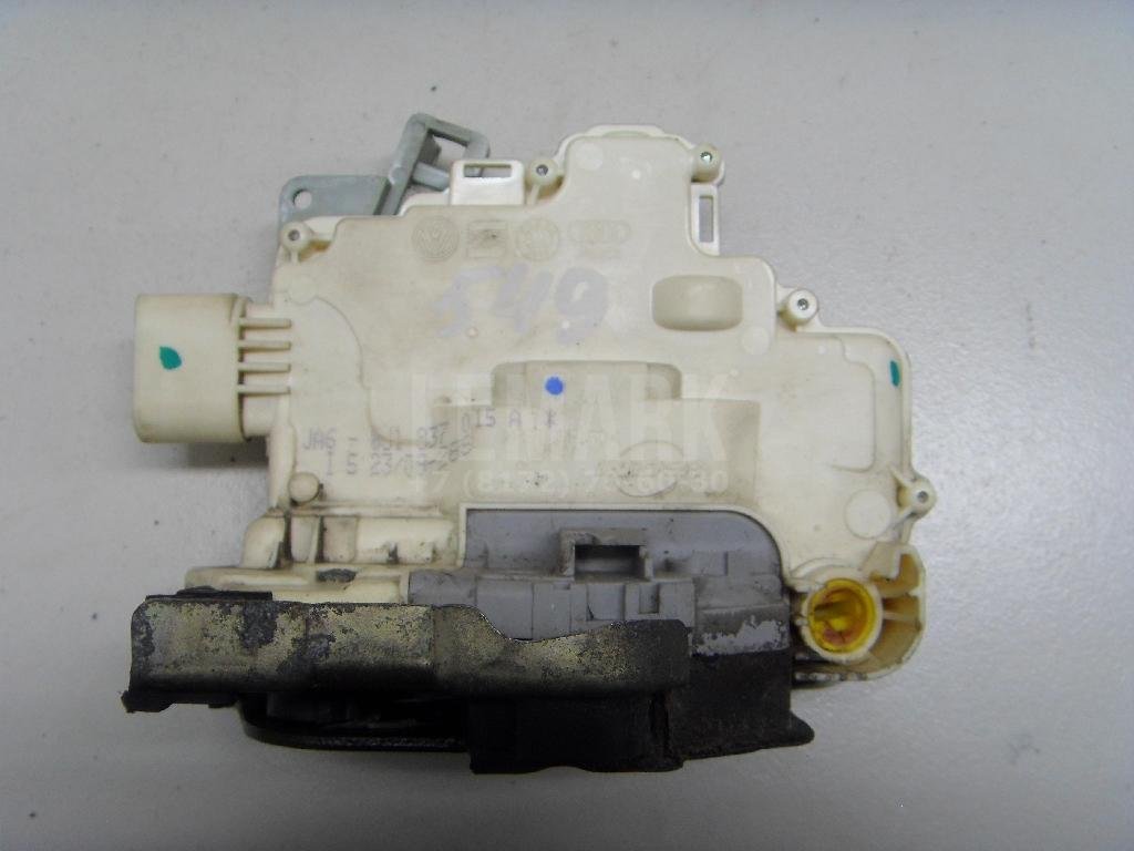 Замок двери передней левой