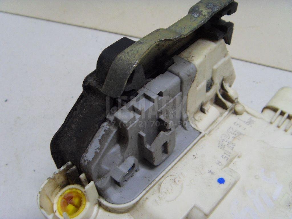 Замок двери передней левой