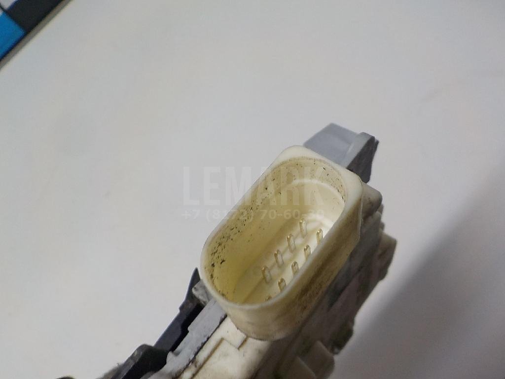 Замок двери передней левой