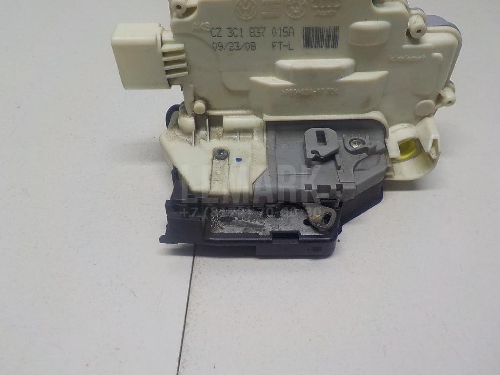 Замок двери передней левой