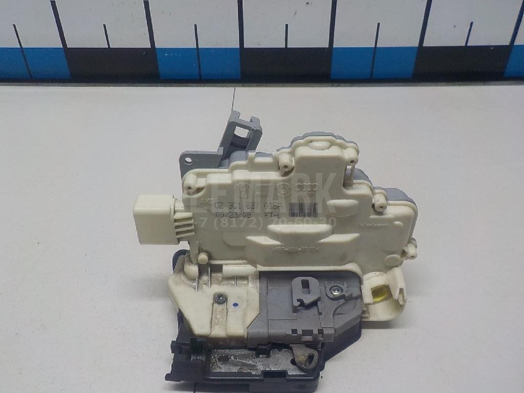 Замок двери передней левой