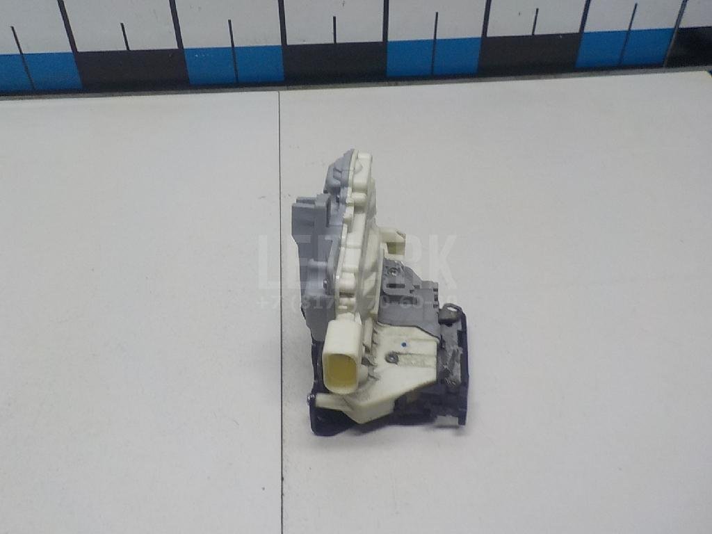 Замок двери передней левой