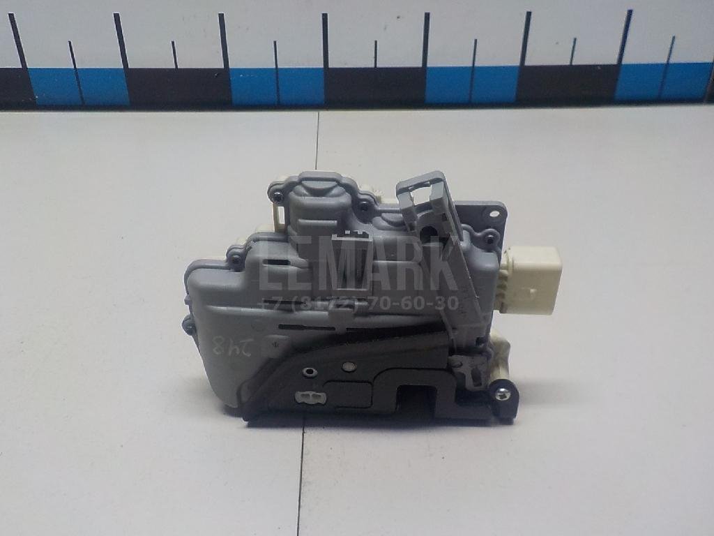 Замок двери передней левой