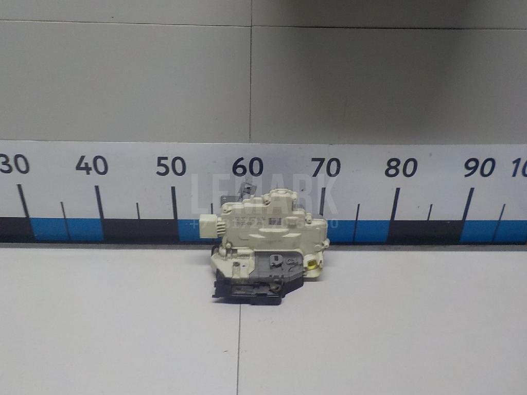 Замок двери передней левой