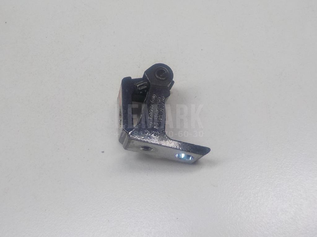 Петля двери