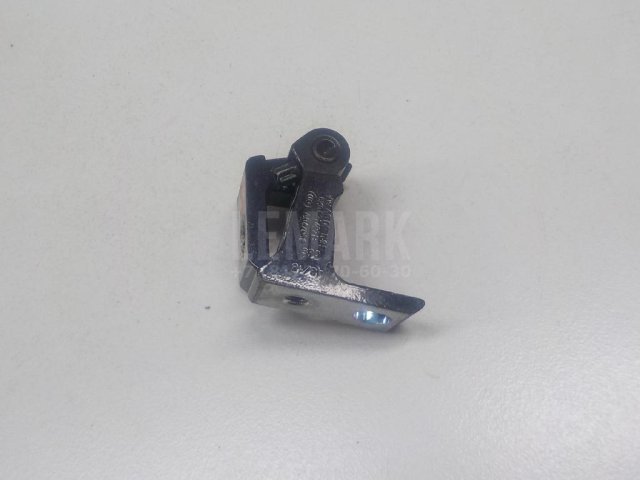 Петля двери