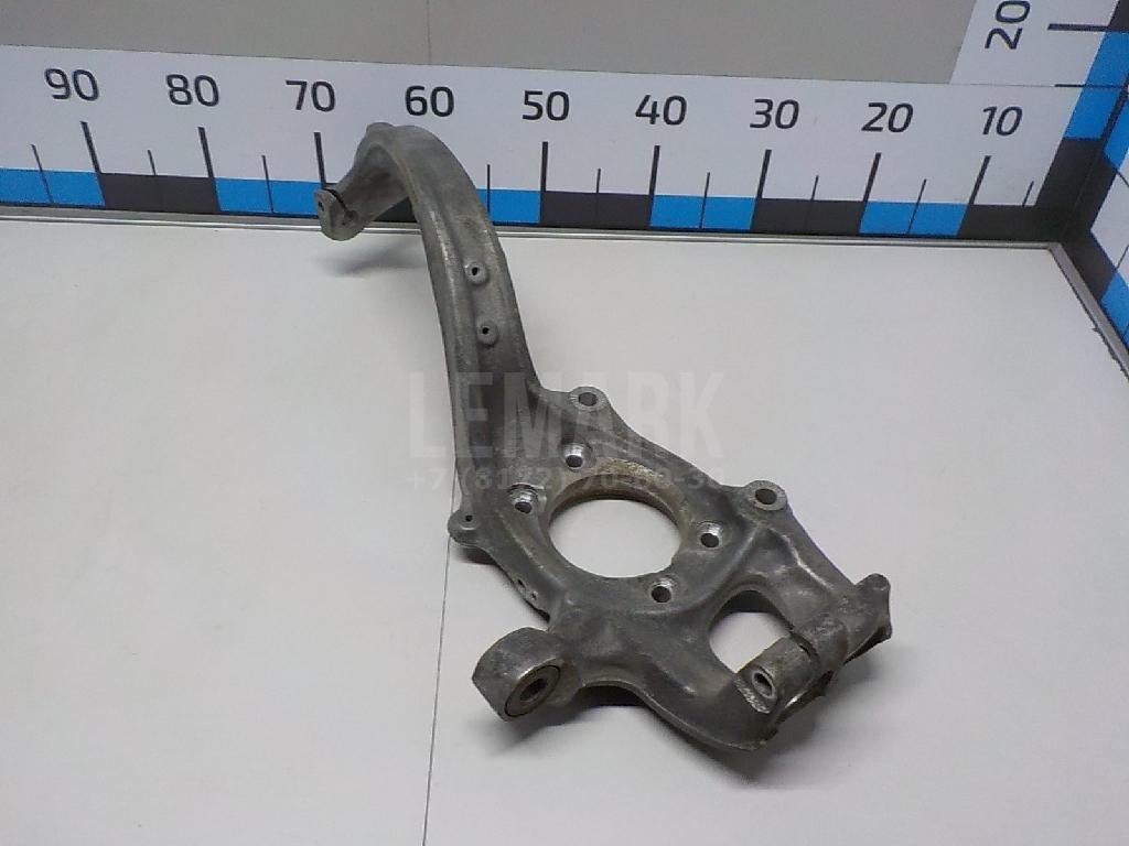 Кулак поворотный передний правый