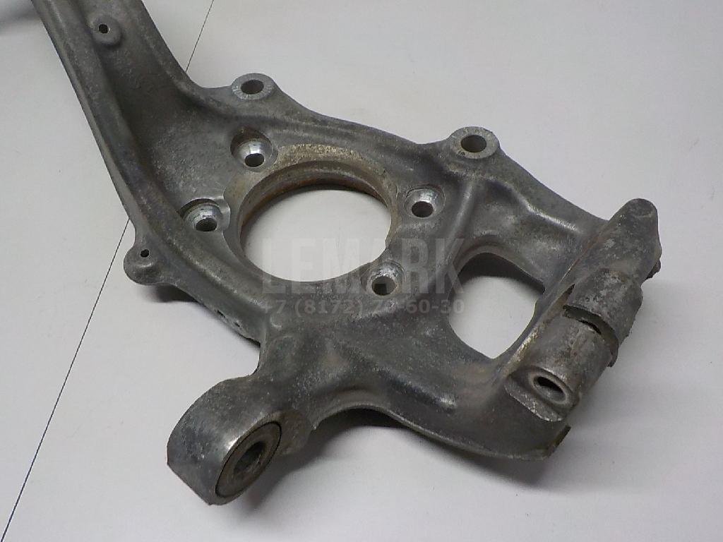 Кулак поворотный передний правый