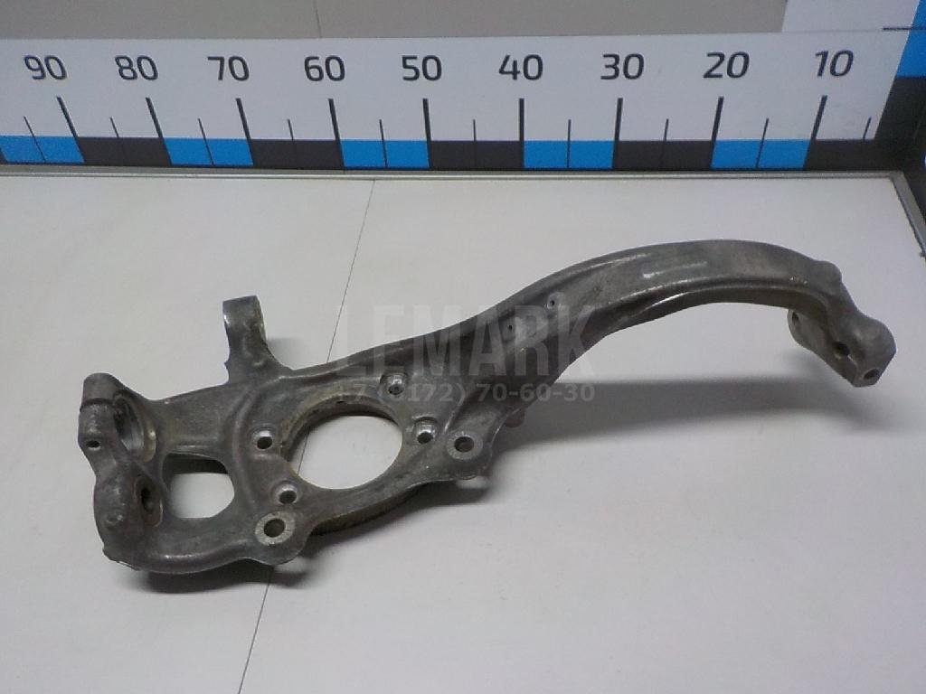 Кулак поворотный передний правый