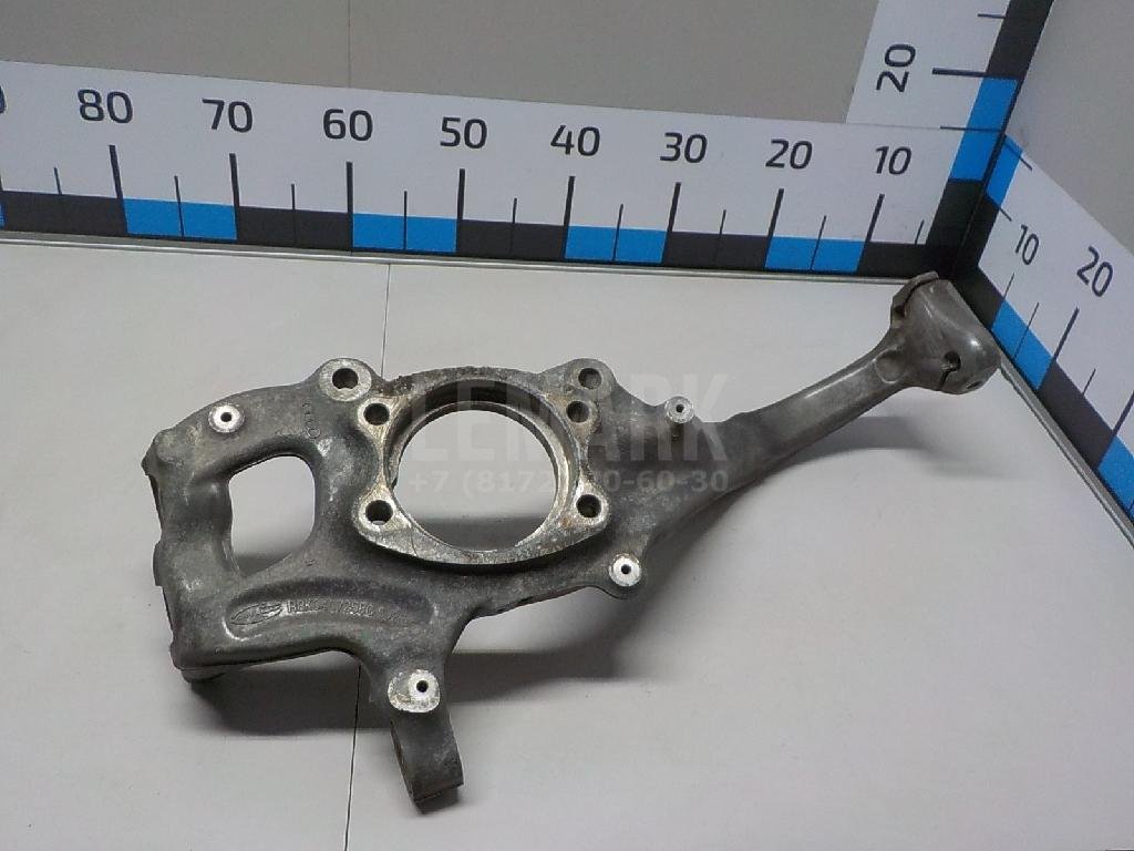 Кулак поворотный передний правый