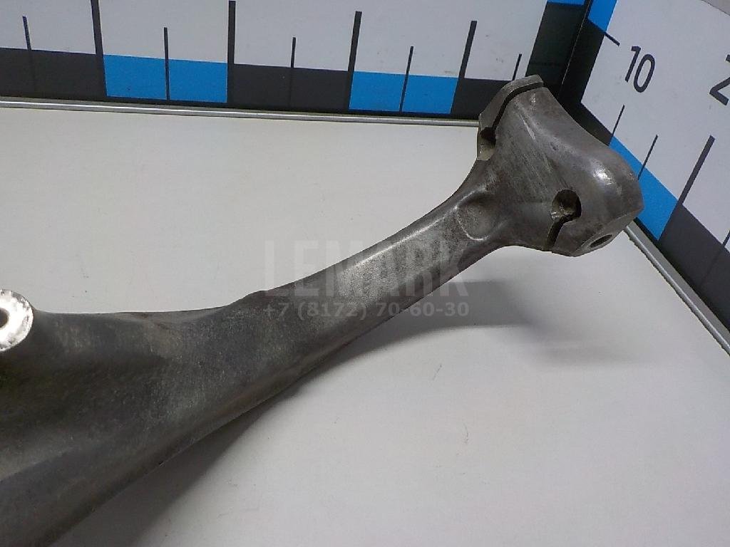 Кулак поворотный передний правый