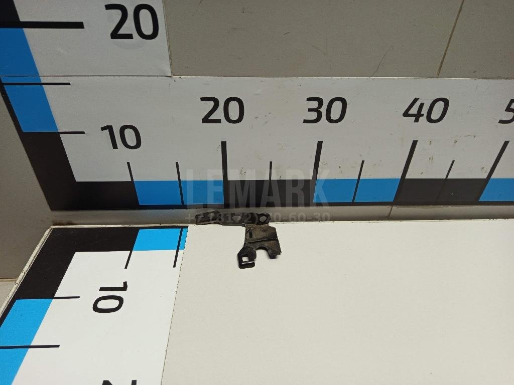 Кронштейн фар правый