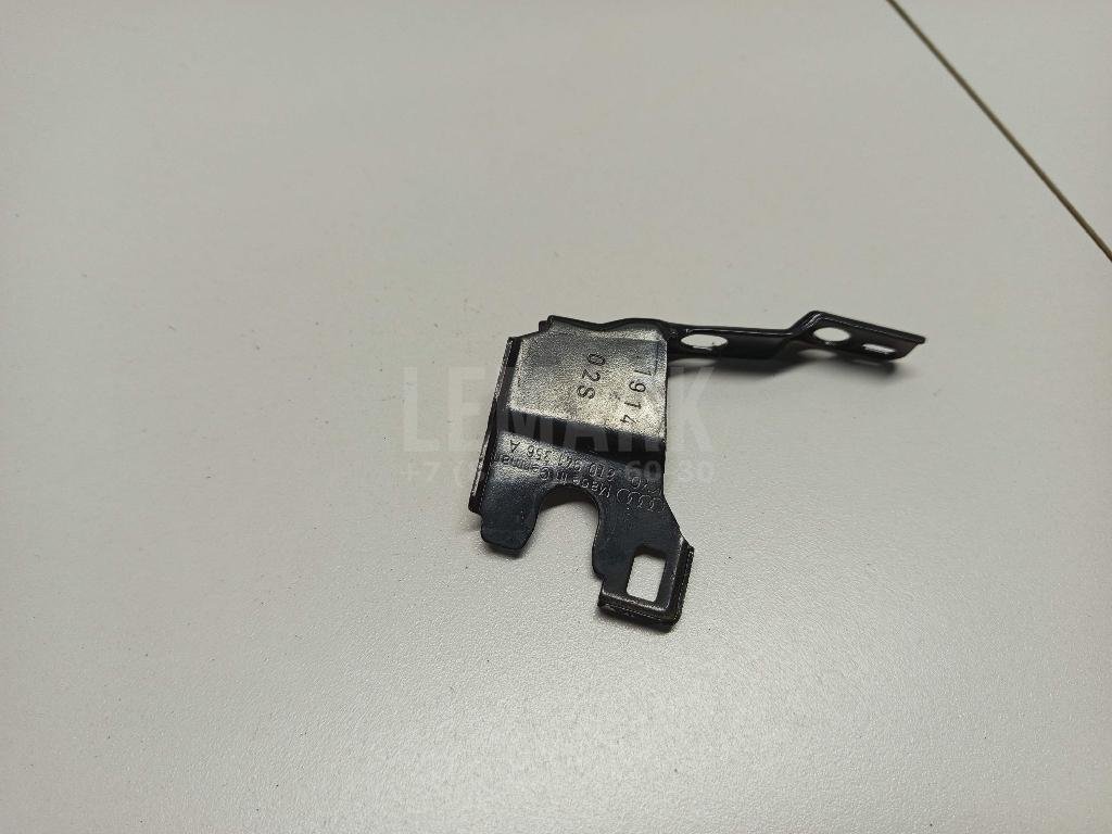 Кронштейн фар правый