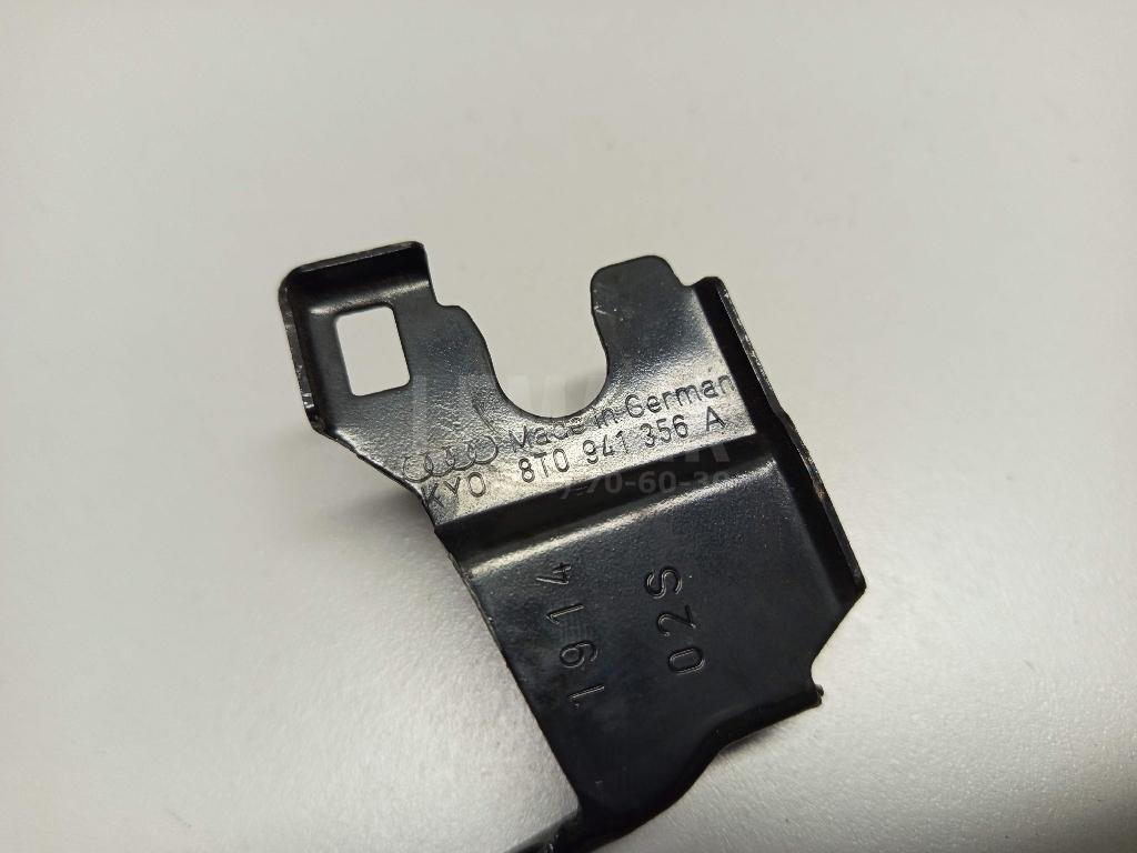 Кронштейн фар правый