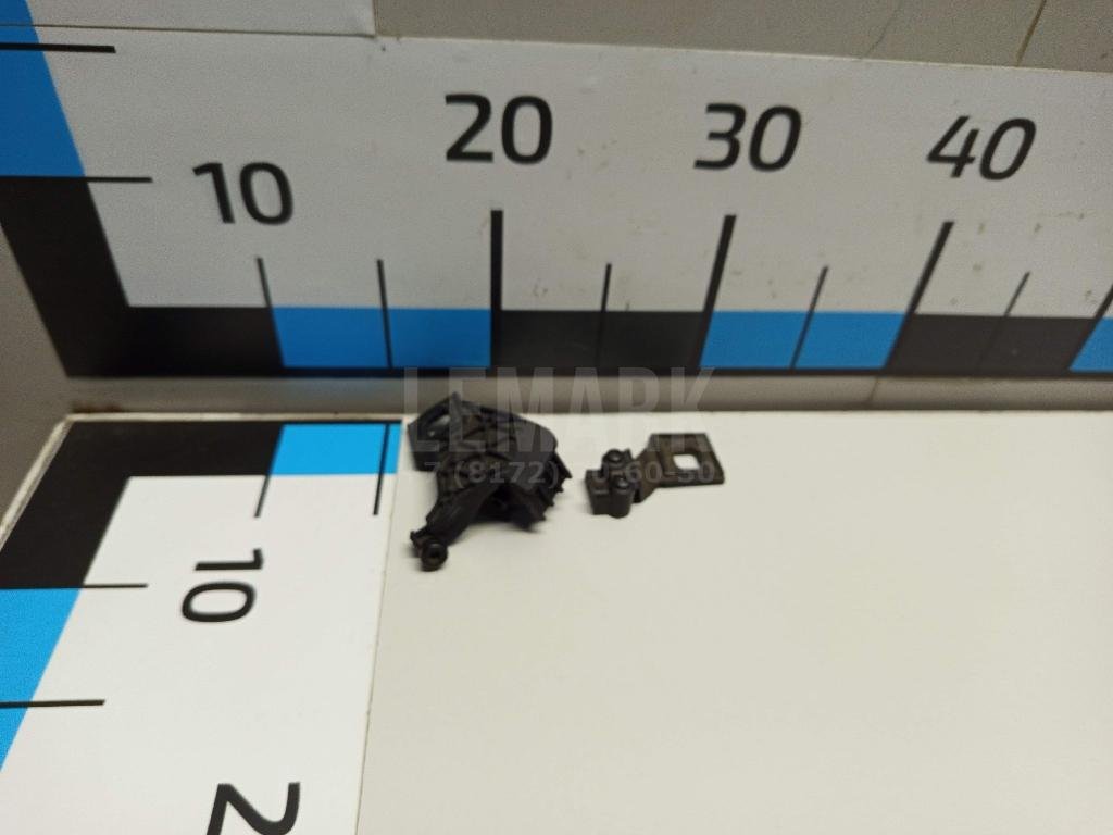 Кронштейн крепления фары