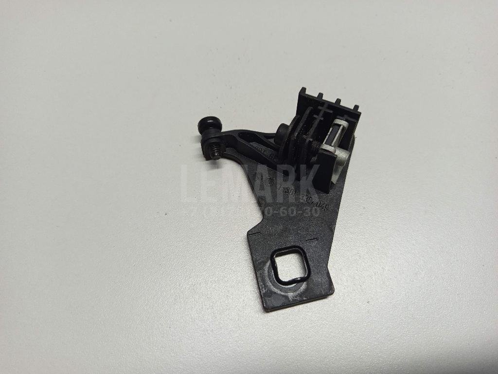 Кронштейн крепления фары